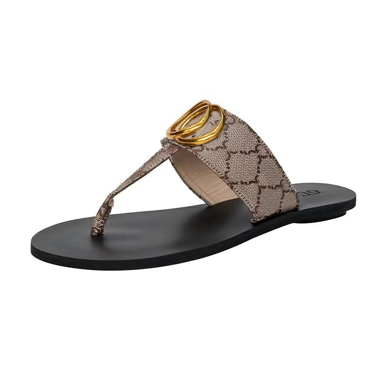 2025 New Four Seasons Flat Leather Flip-Flops Women's Classic Gc Home Clip Metal Buckle Large Size Beach Shoes