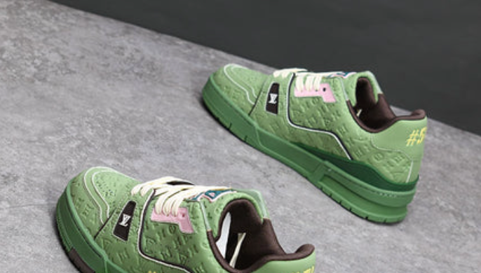 LOUIE V CROSSTRAINERS